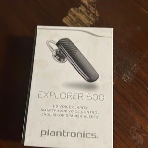 Bluetooth Headset for smartphone. Includes strap for storage. Excellent